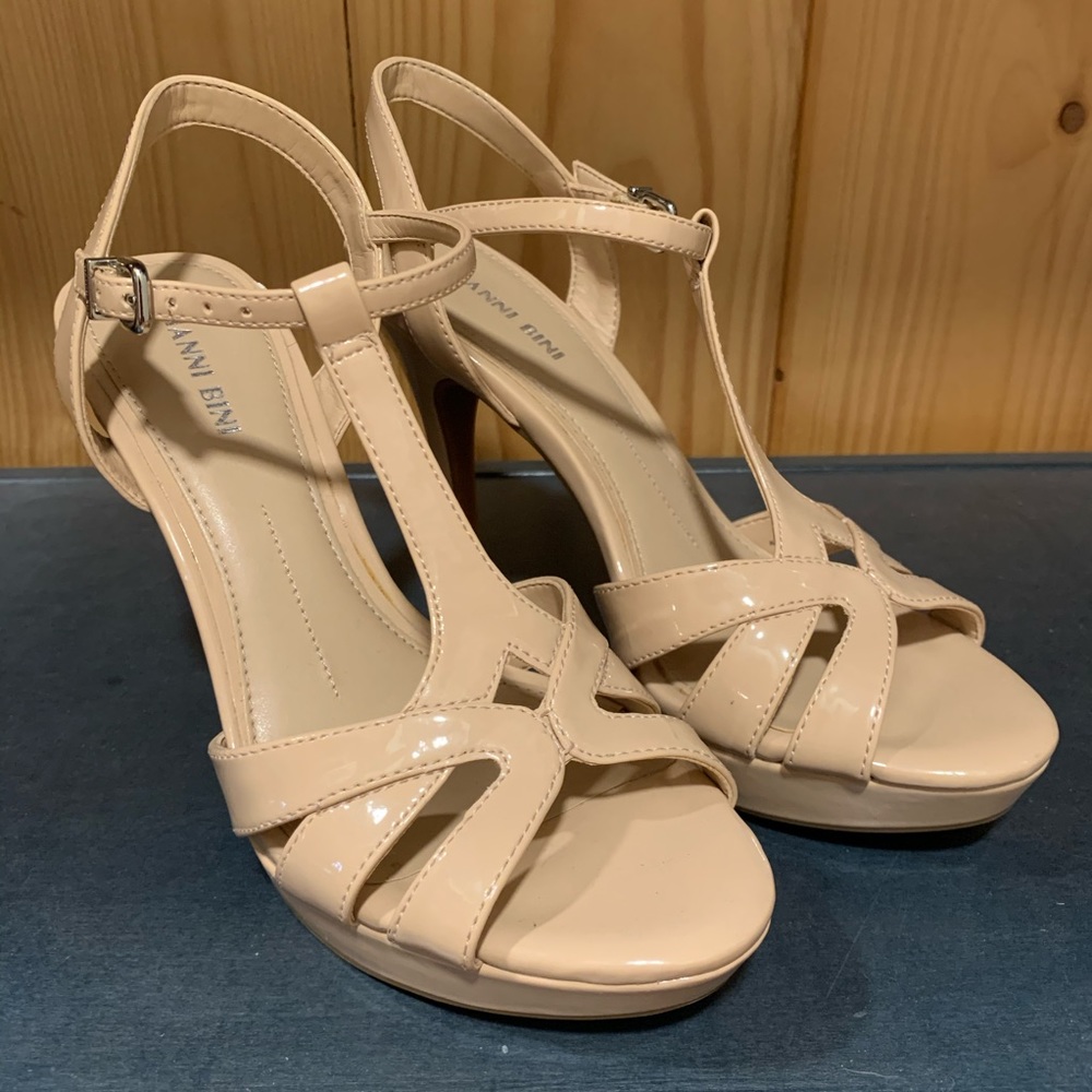 Gianni Bini Nude Heels